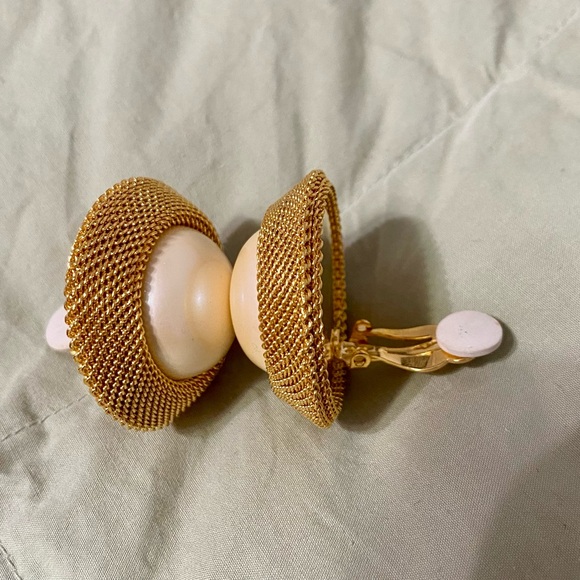 Joan Rivers Clip On Earrings-Gold mesh with Faux Pearl - Picture 4 of 4